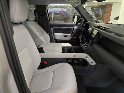 2026 Land Rover Defender X-Dynamic SE 110 P400