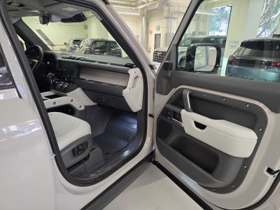 2026 Land Rover Defender X-Dynamic SE 110 P400