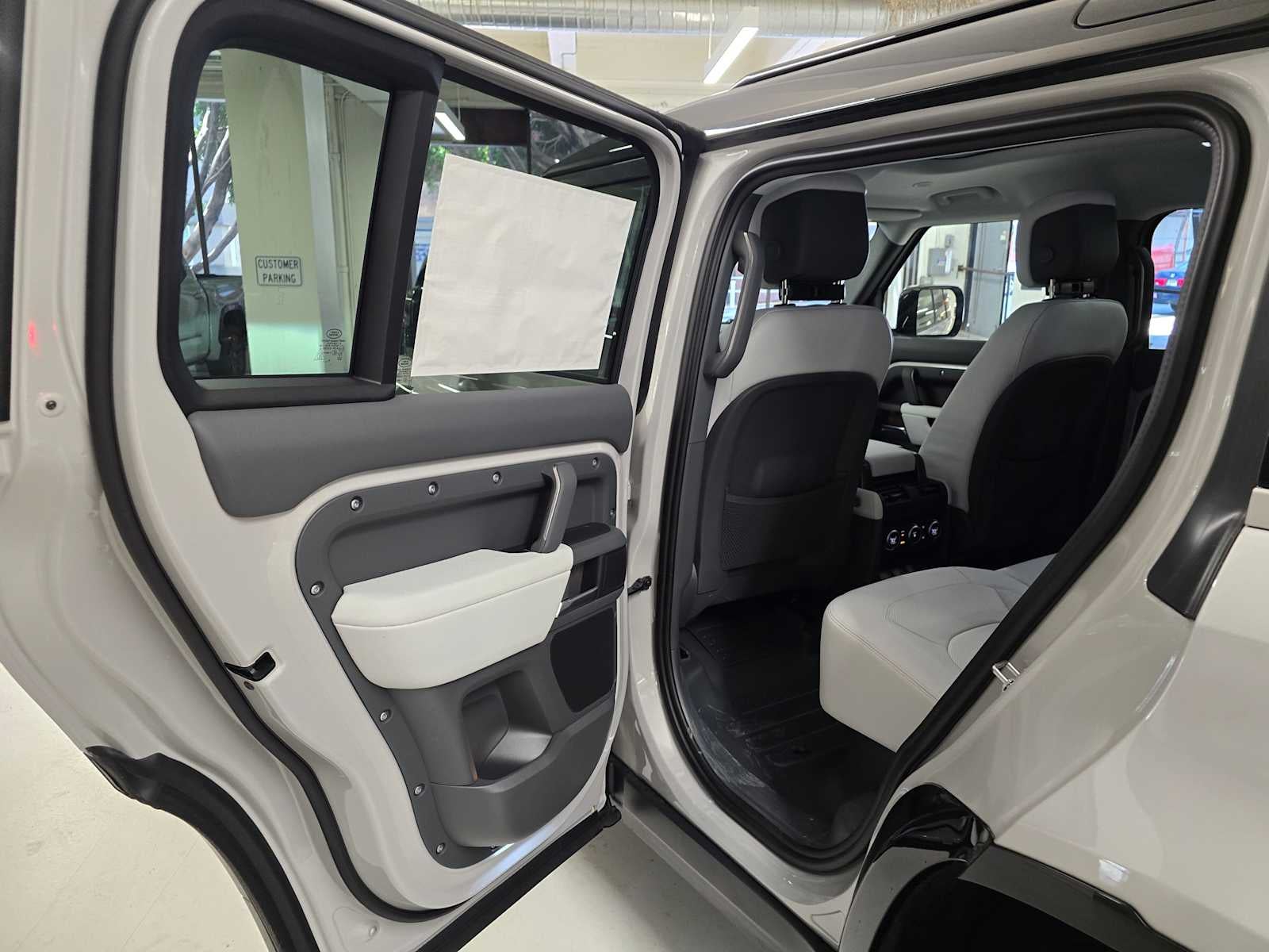2026 Land Rover Defender X-Dynamic SE 110 P400
