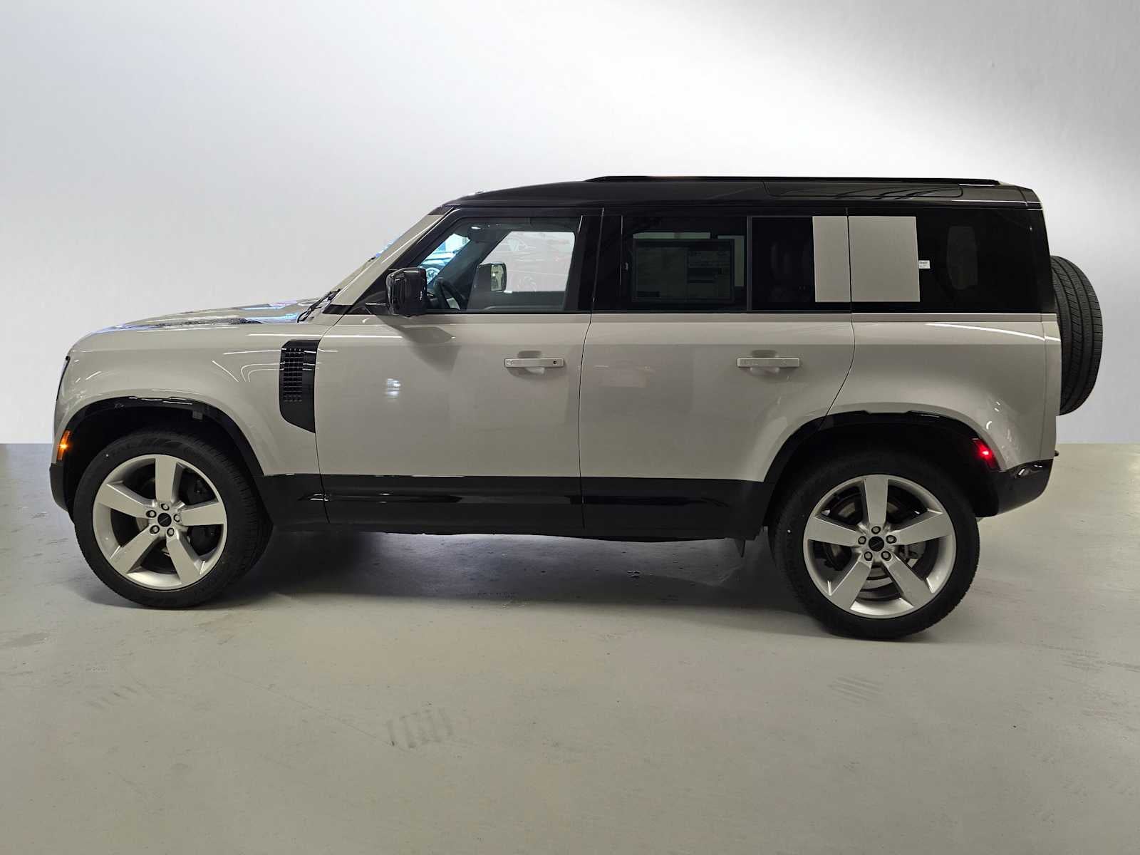 2026 Land Rover Defender X-Dynamic SE 110 P400