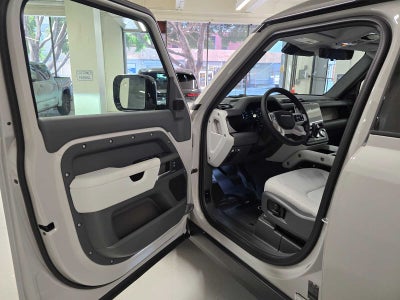 2026 Land Rover Defender X-Dynamic SE 110 P400