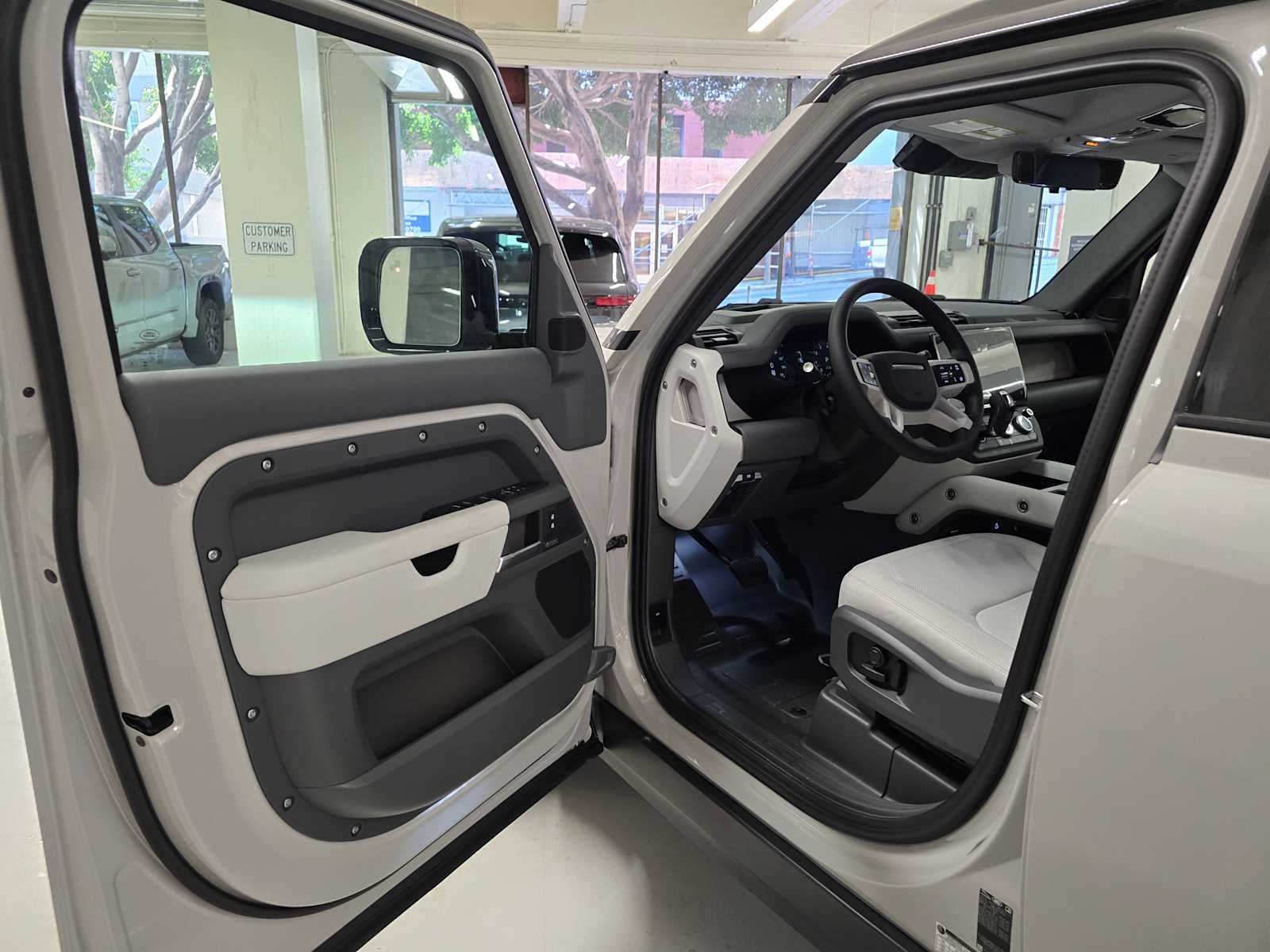 2026 Land Rover Defender X-Dynamic SE 110 P400