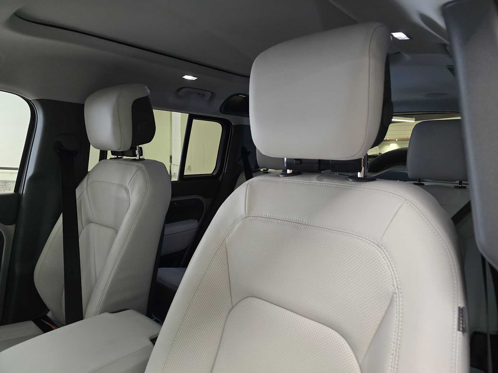 2026 Land Rover Defender X-Dynamic SE 110 P400