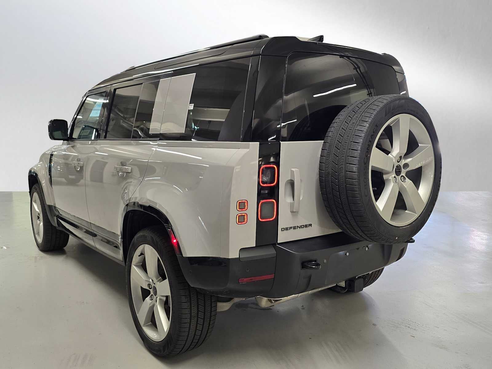 2026 Land Rover Defender X-Dynamic SE 110 P400
