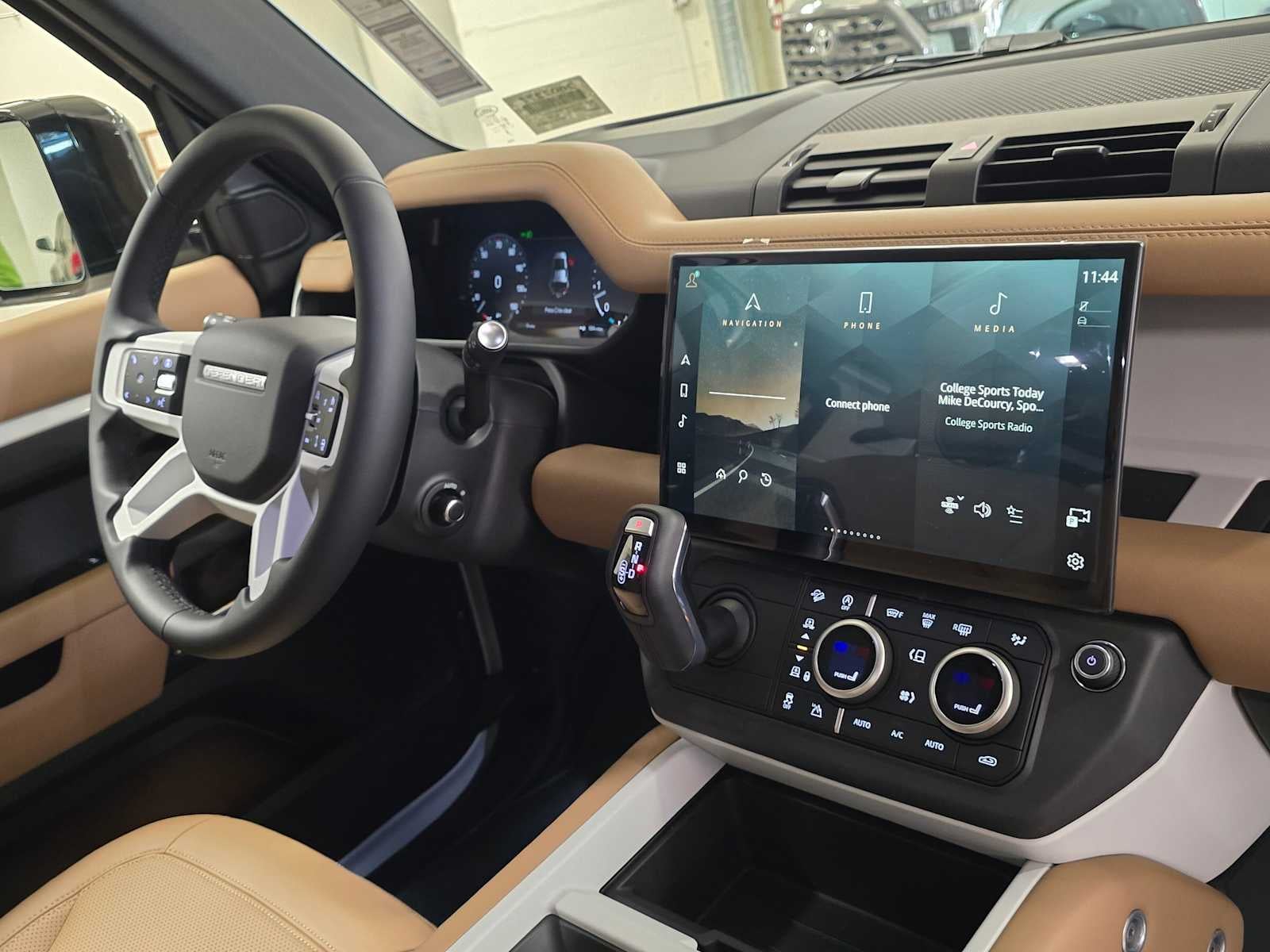 2026 Land Rover Defender X-Dynamic SE 110 P400