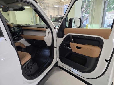 2026 Land Rover Defender X-Dynamic SE 110 P400