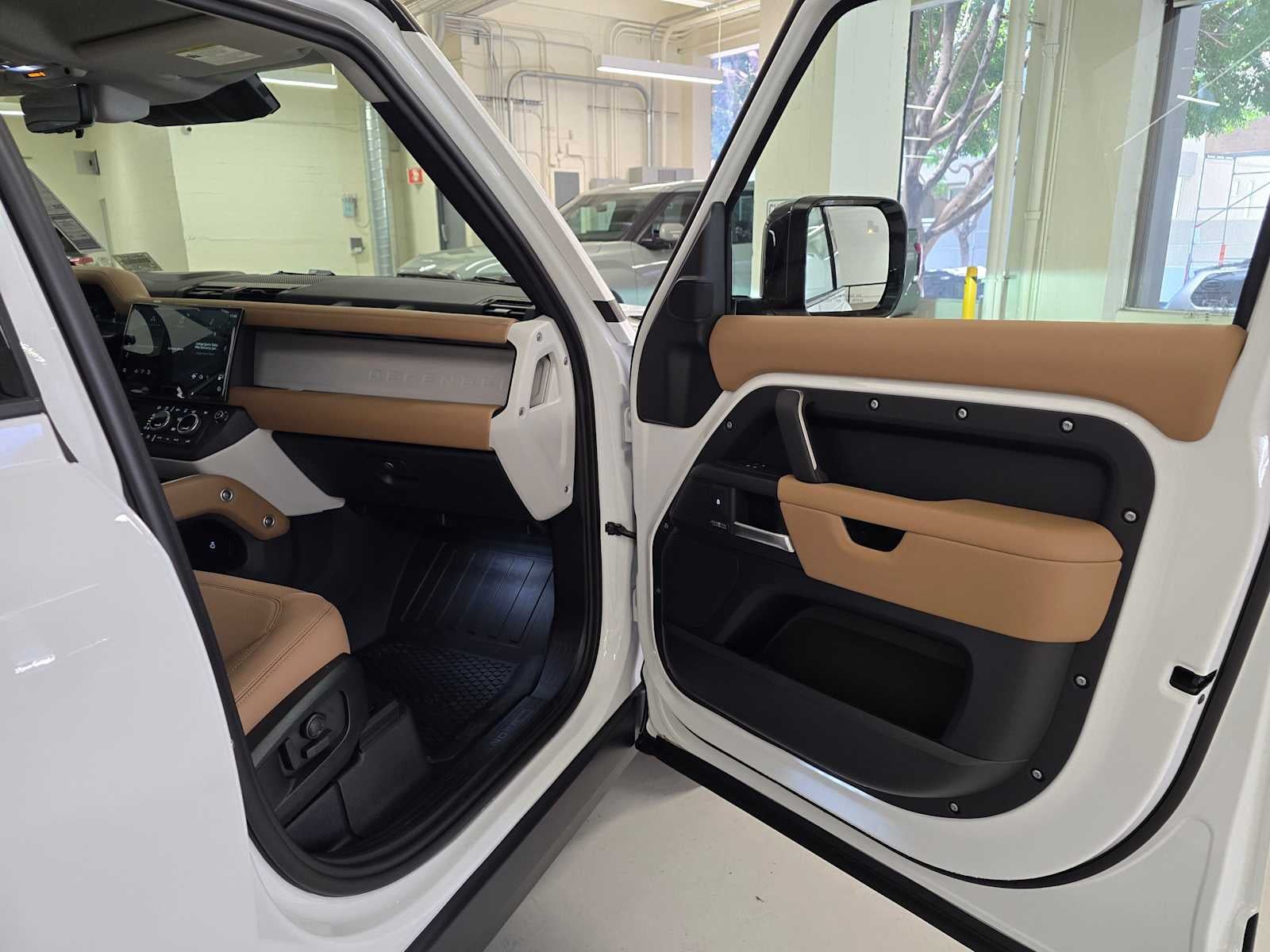 2026 Land Rover Defender X-Dynamic SE 110 P400