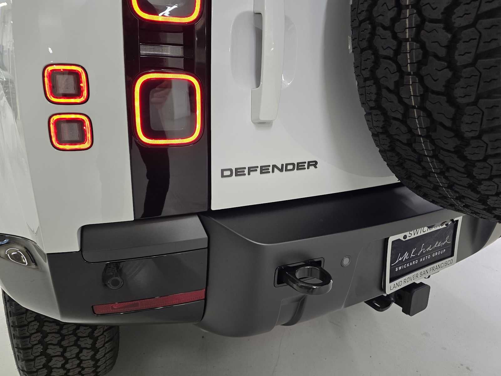 2026 Land Rover Defender X-Dynamic SE 110 P400
