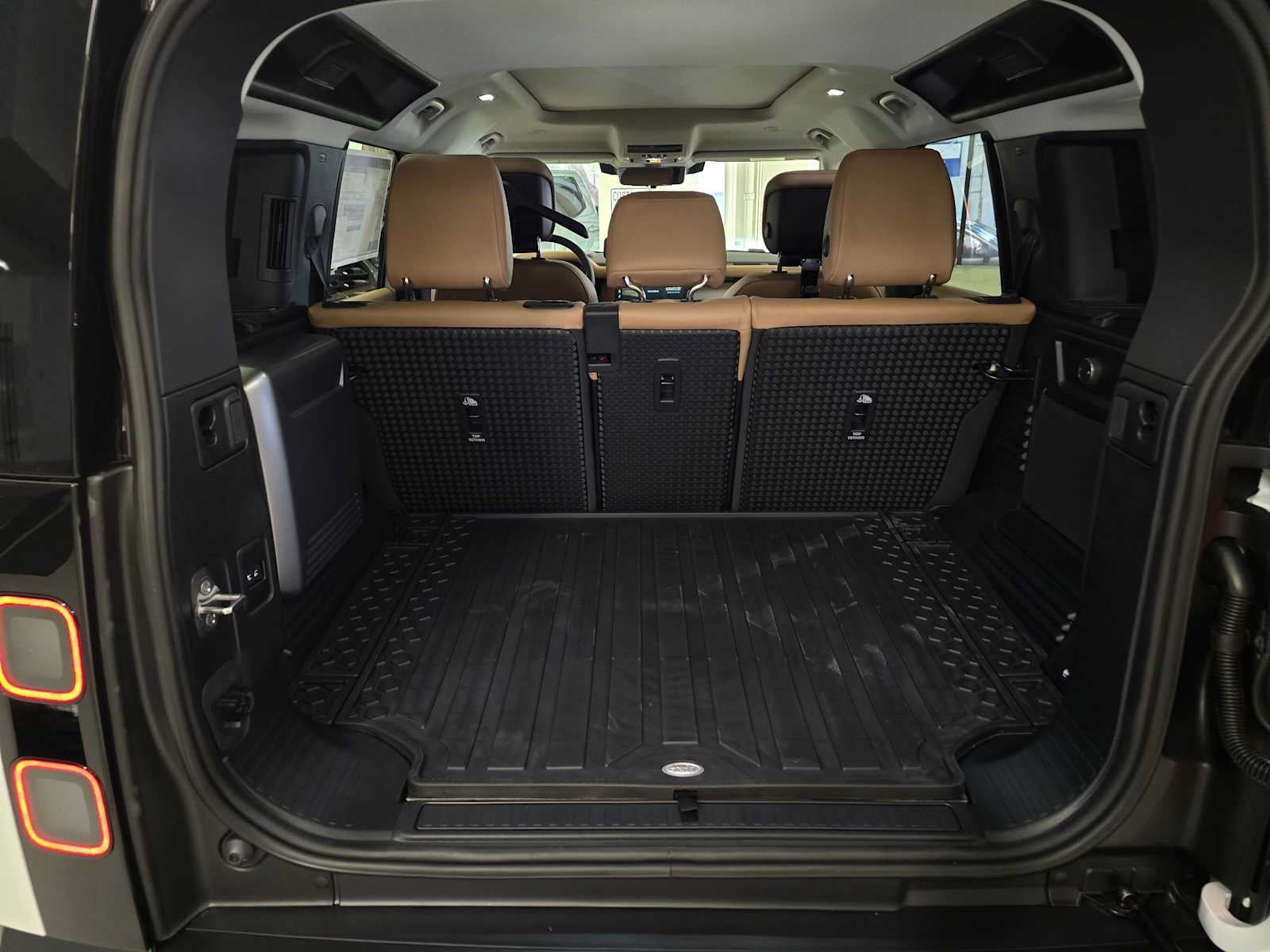 2026 Land Rover Defender X-Dynamic SE 110 P400