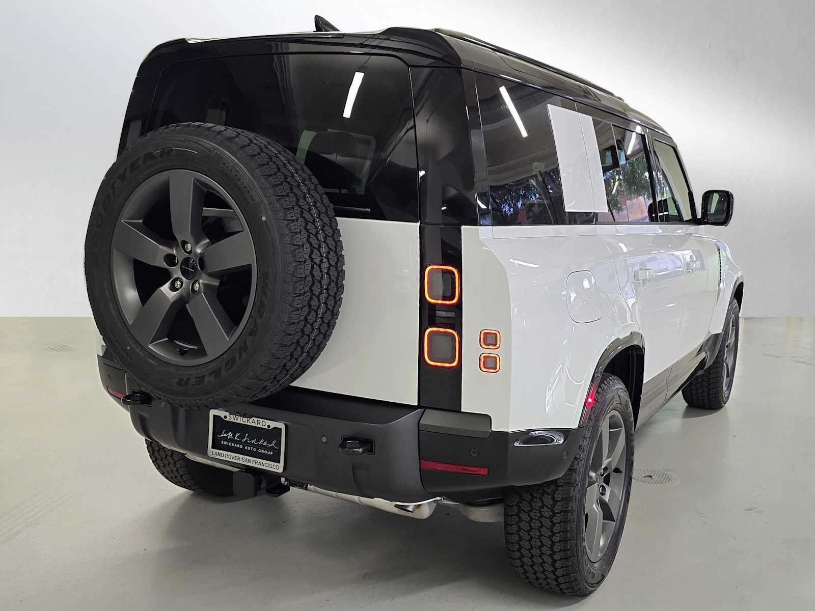 2026 Land Rover Defender X-Dynamic SE 110 P400