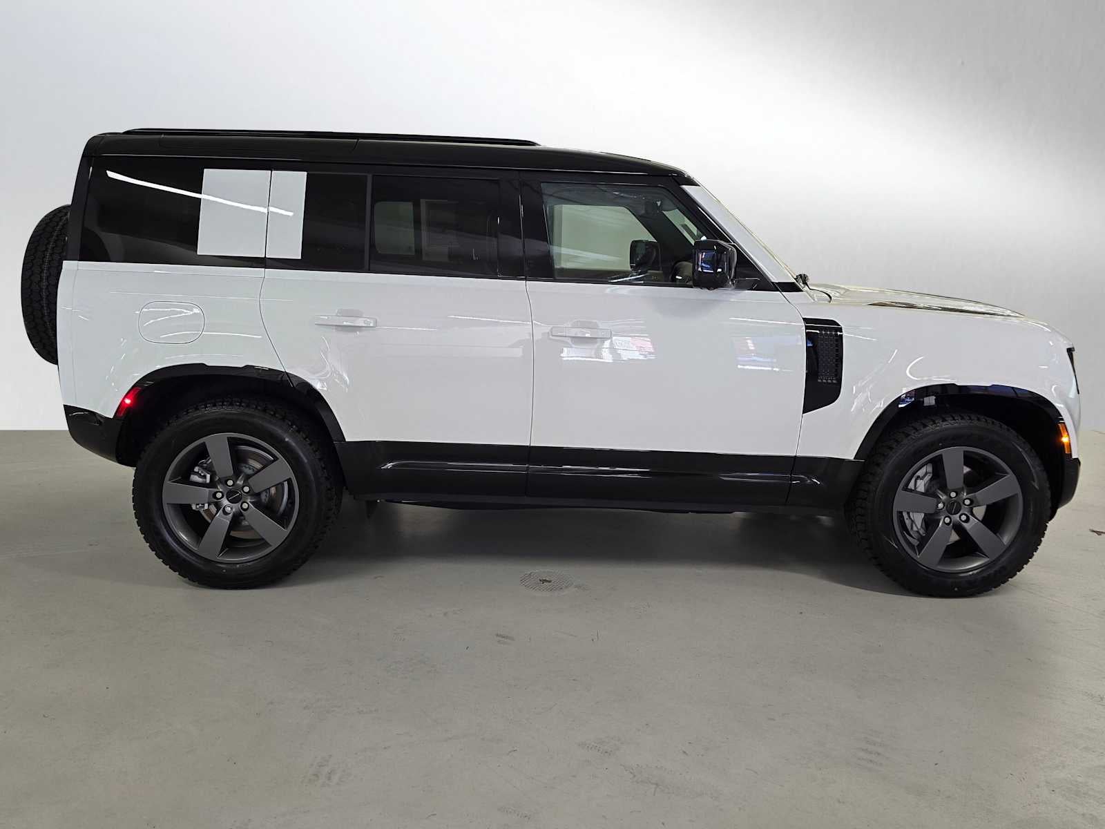 2026 Land Rover Defender X-Dynamic SE 110 P400