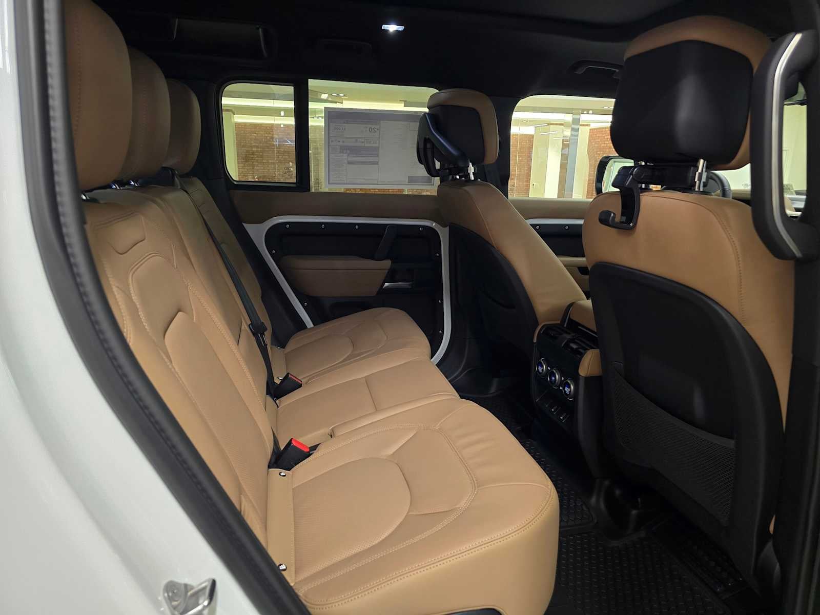 2026 Land Rover Defender X-Dynamic SE 110 P400