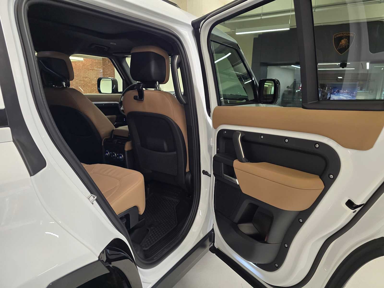 2026 Land Rover Defender X-Dynamic SE 110 P400