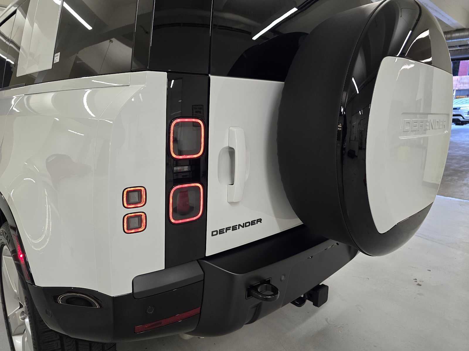 2026 Land Rover Defender X-Dynamic SE 110 P400