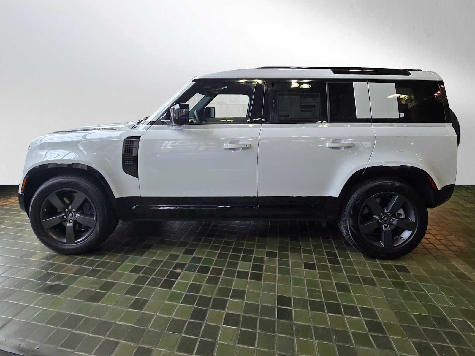 2026 Land Rover Defender X-Dynamic SE 110 P400