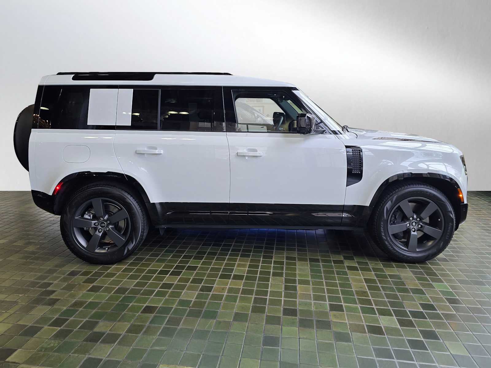 2026 Land Rover Defender X-Dynamic SE 110 P400