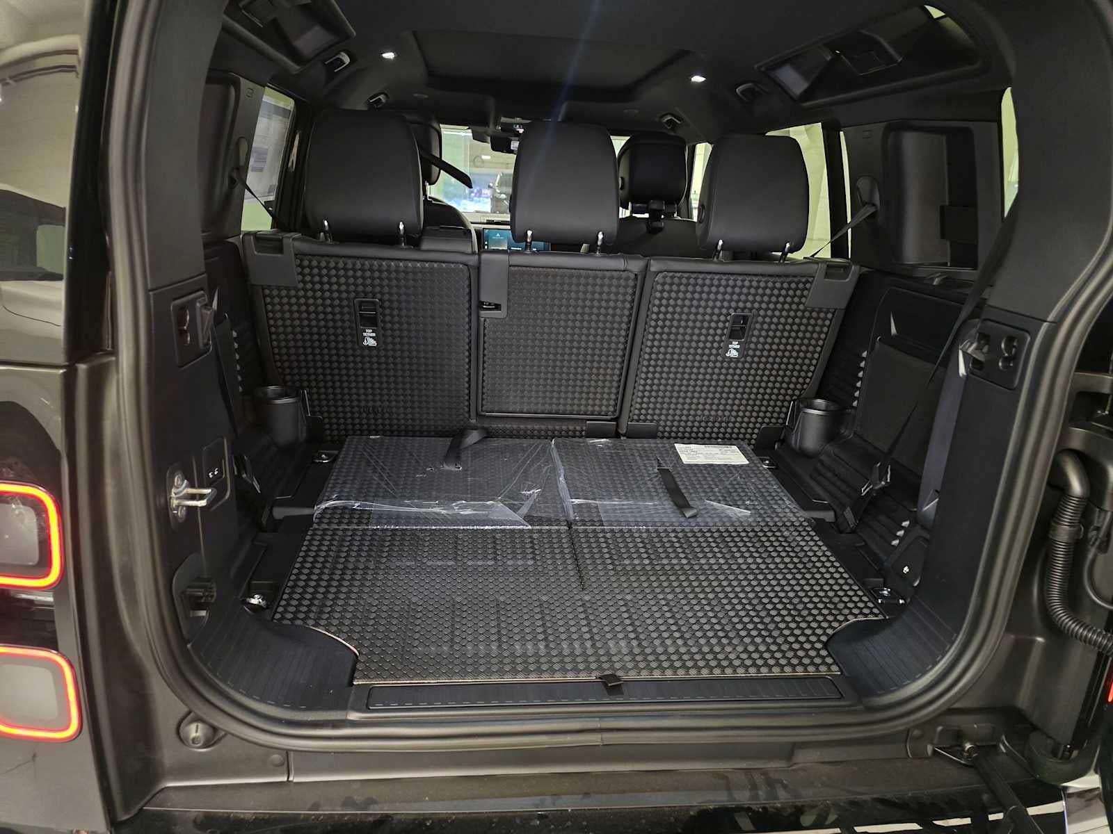 2026 Land Rover Defender X-Dynamic SE 110 P400