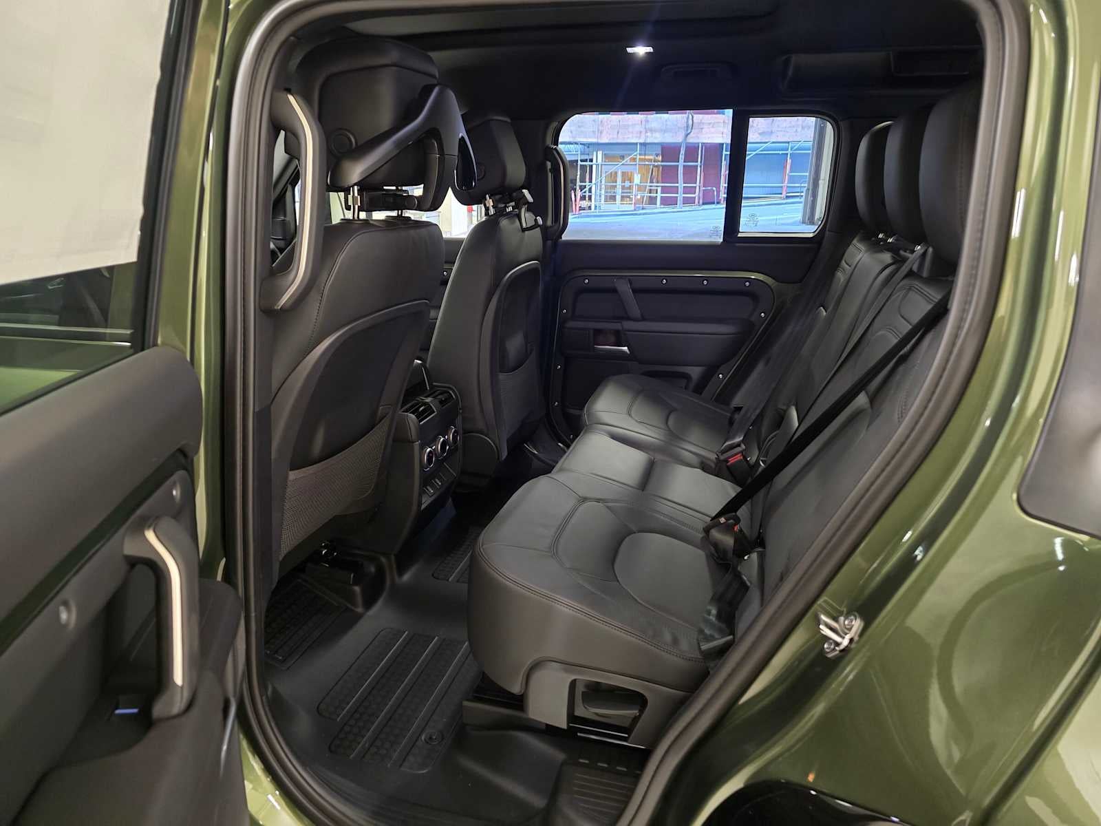 2026 Land Rover Defender X-Dynamic SE 110 P400