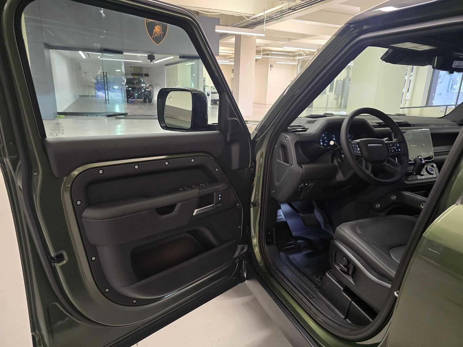 2026 Land Rover Defender X-Dynamic SE 110 P400