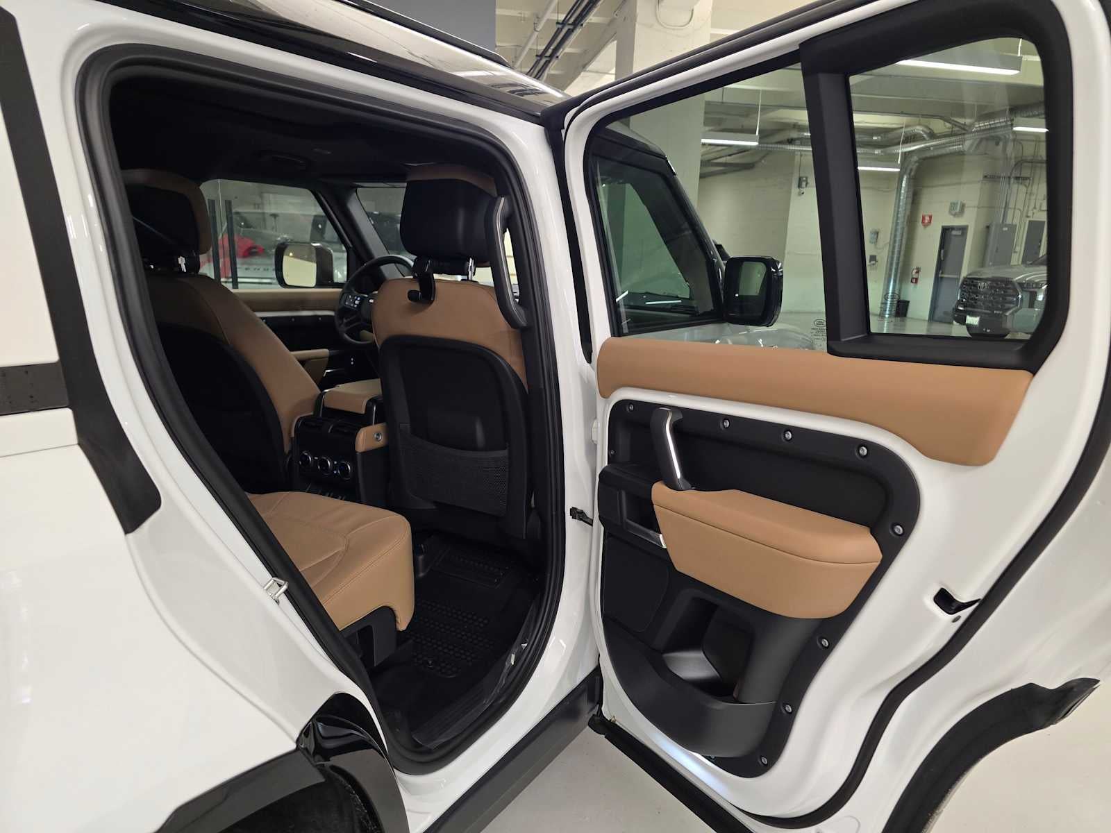 2026 Land Rover Defender X-Dynamic SE 110 P400