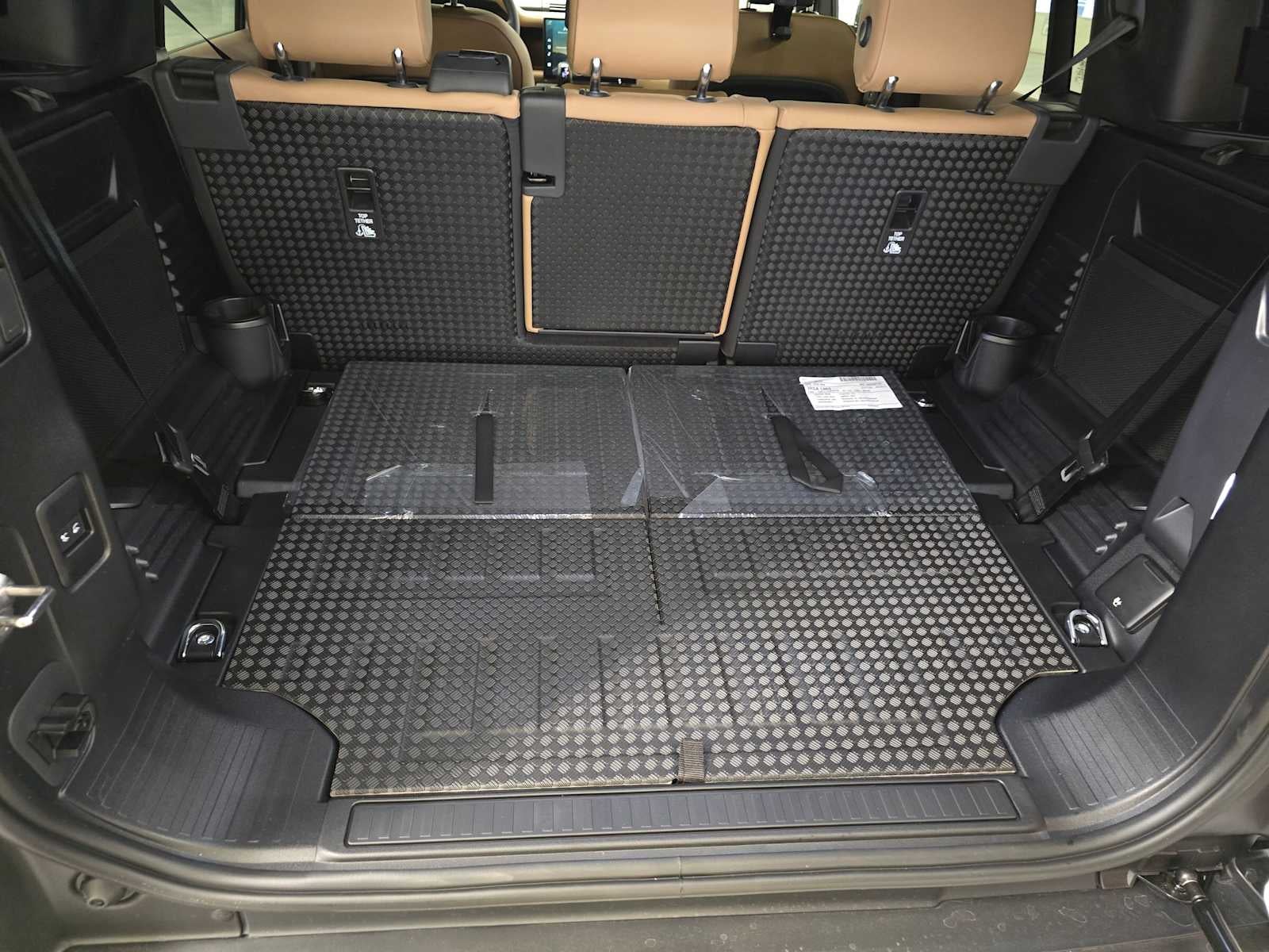 2026 Land Rover Defender X-Dynamic SE 110 P400