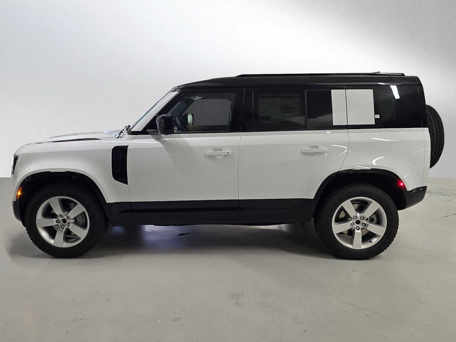 2026 Land Rover Defender X-Dynamic SE 110 P400
