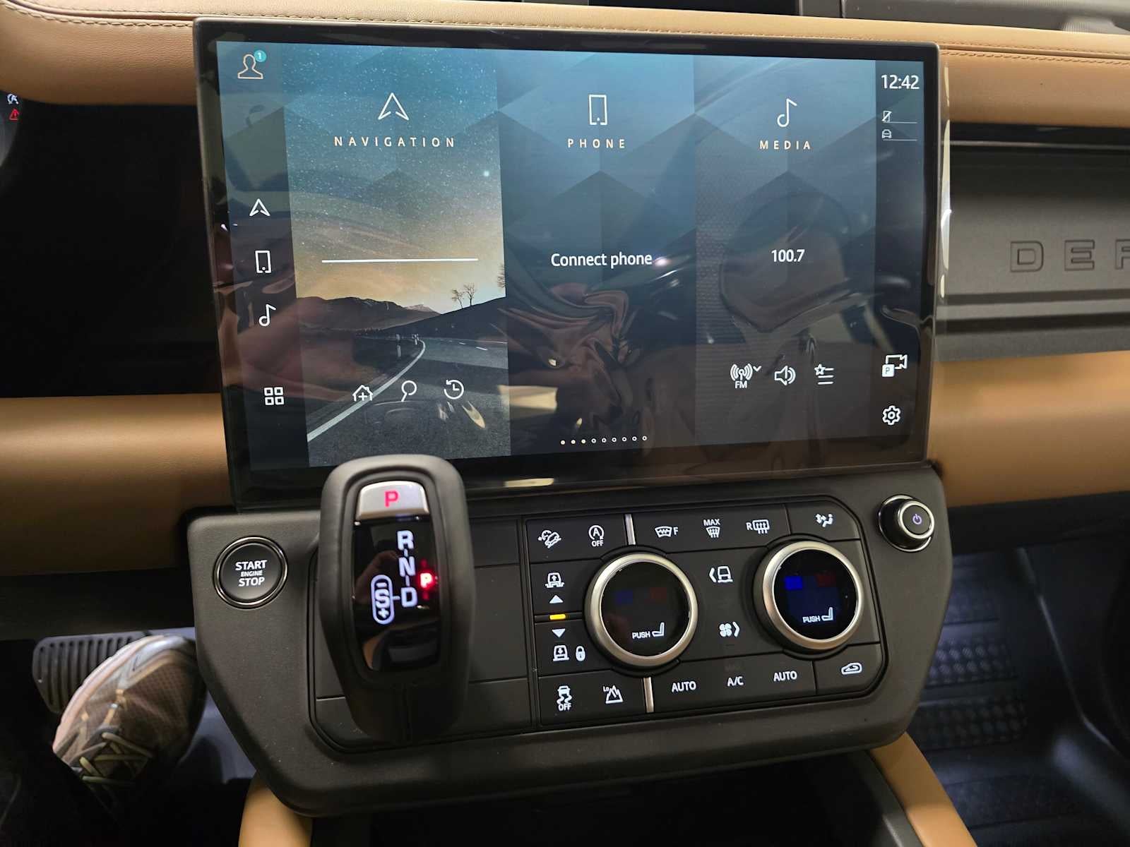 2026 Land Rover Defender X-Dynamic SE 110 P400