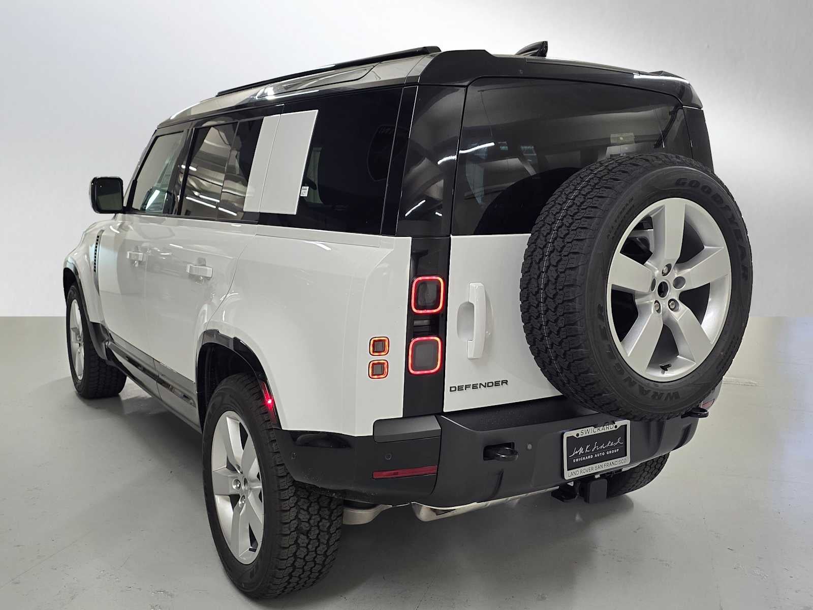 2026 Land Rover Defender X-Dynamic SE 110 P400