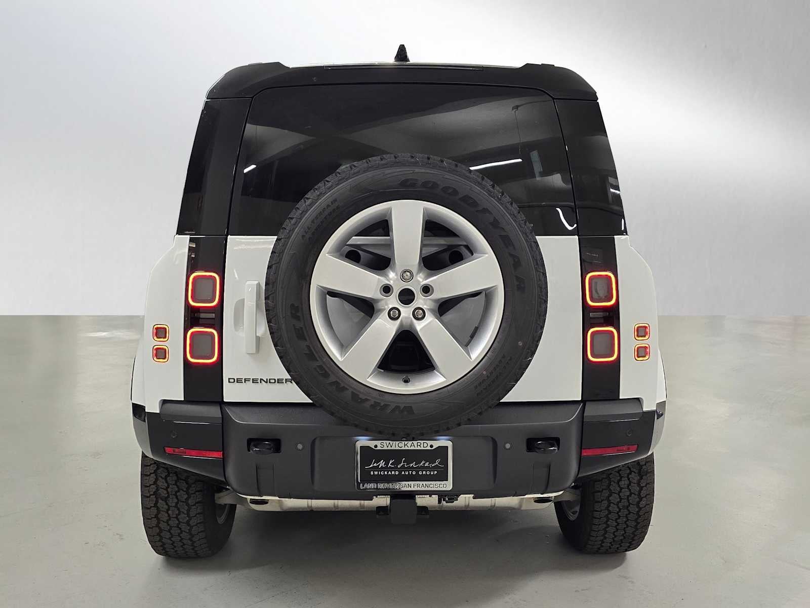 2026 Land Rover Defender X-Dynamic SE 110 P400