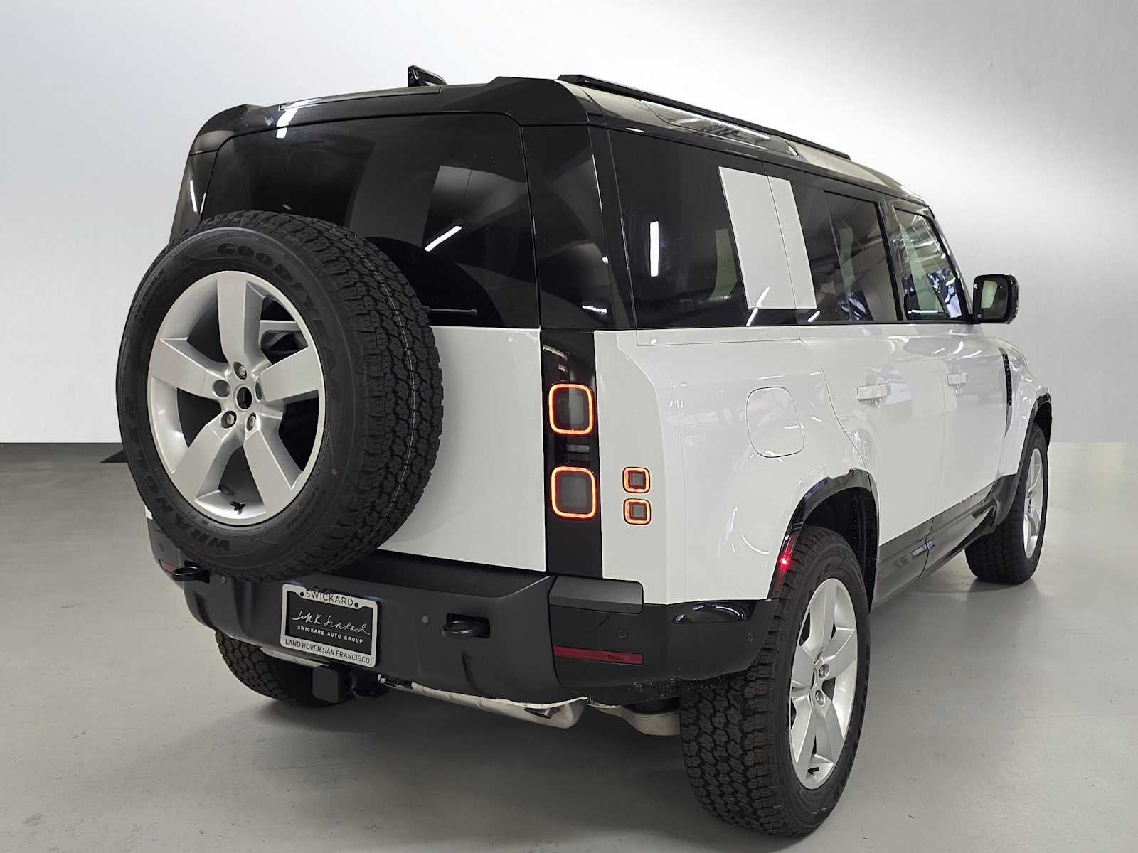 2026 Land Rover Defender X-Dynamic SE 110 P400