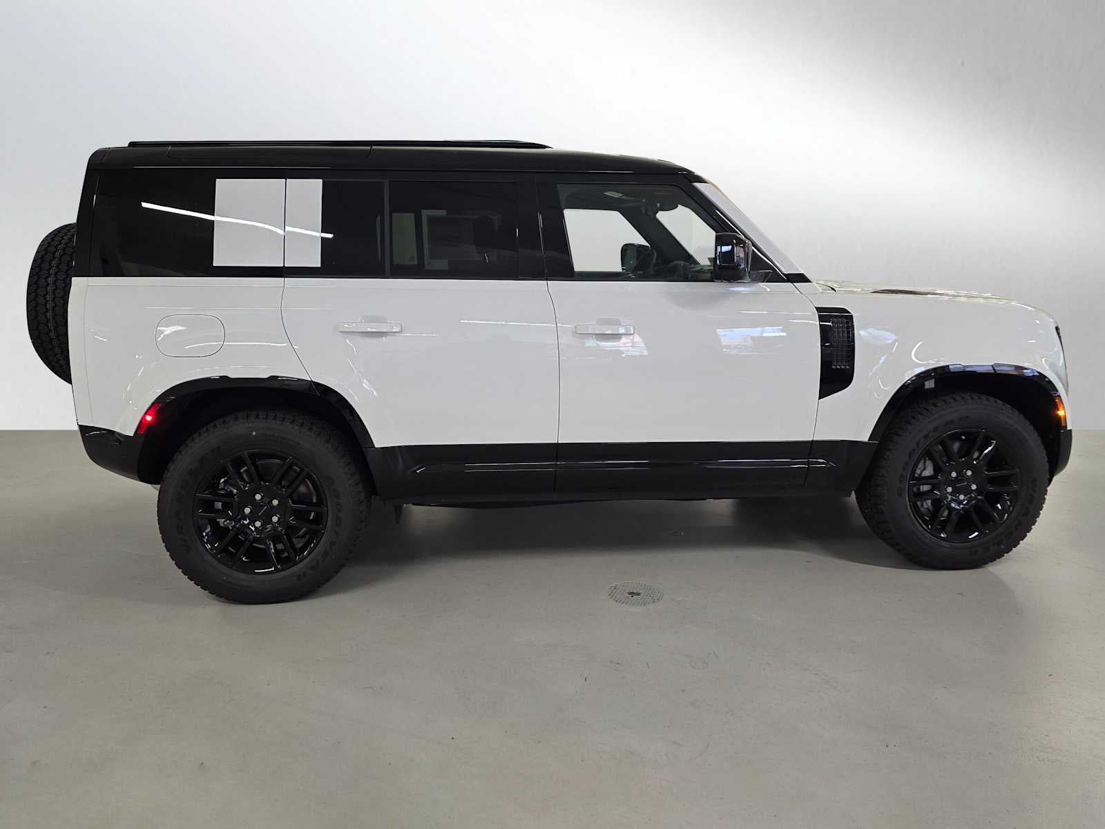 2026 Land Rover Defender X-Dynamic SE 110 P400