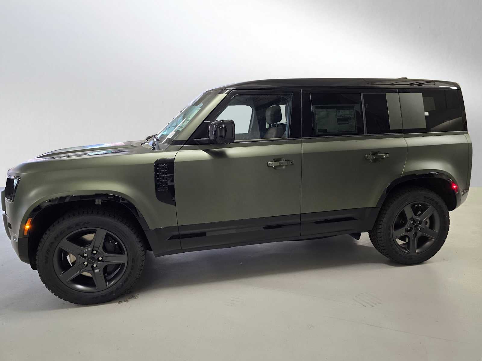 2026 Land Rover Defender X-Dynamic SE 110 P500