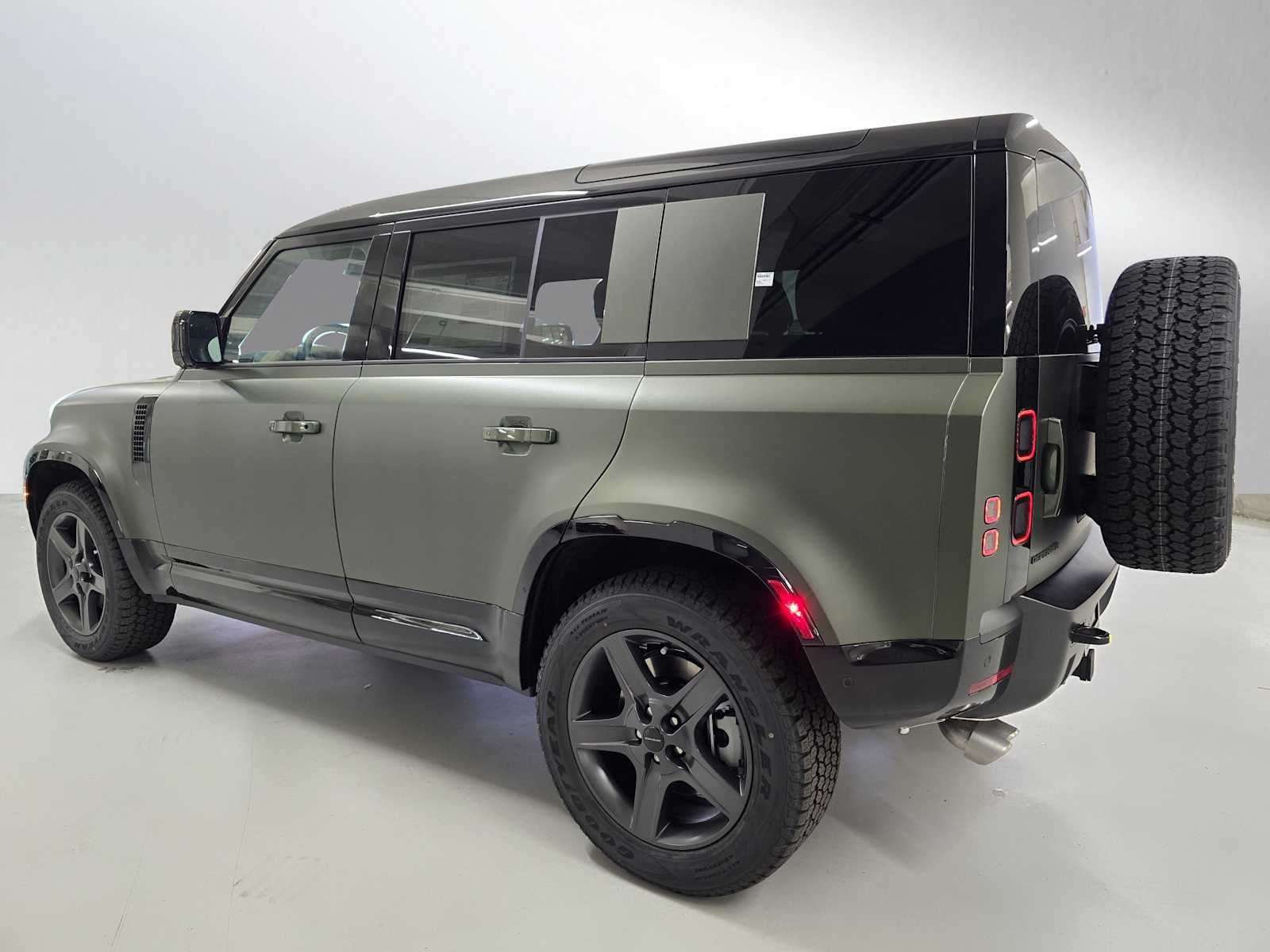 2026 Land Rover Defender X-Dynamic SE 110 P500