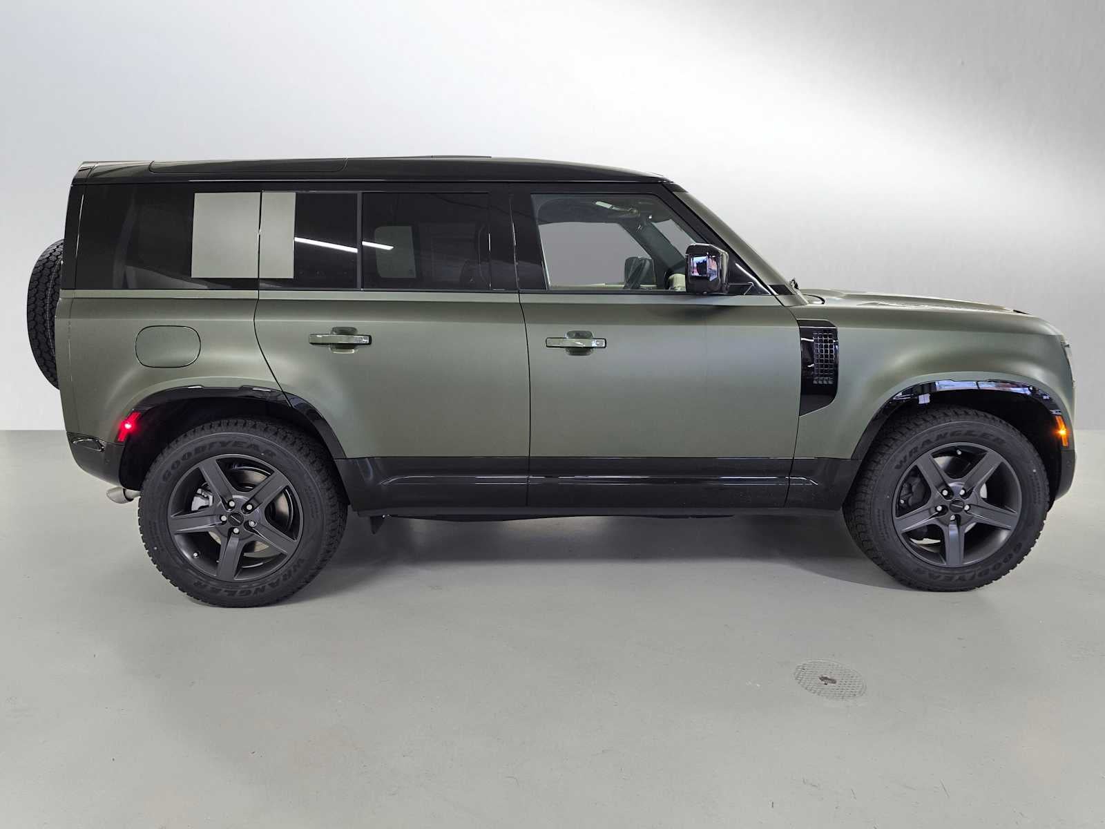 2026 Land Rover Defender X-Dynamic SE 110 P500