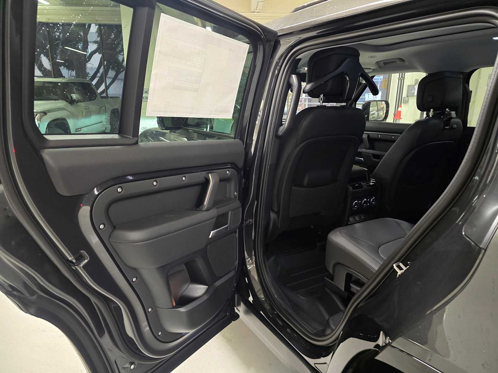 2026 Land Rover Defender X-Dynamic SE 130 P400