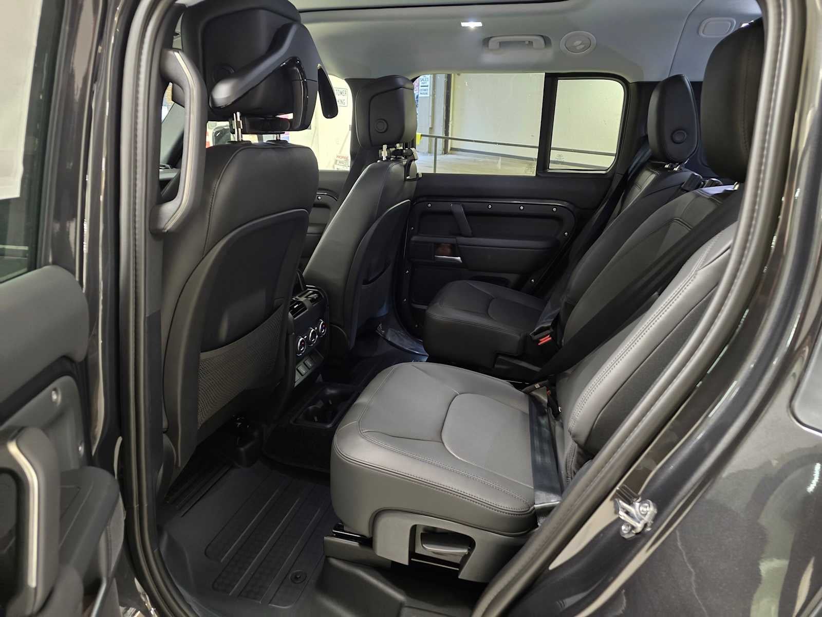 2026 Land Rover Defender X-Dynamic SE 130 P400
