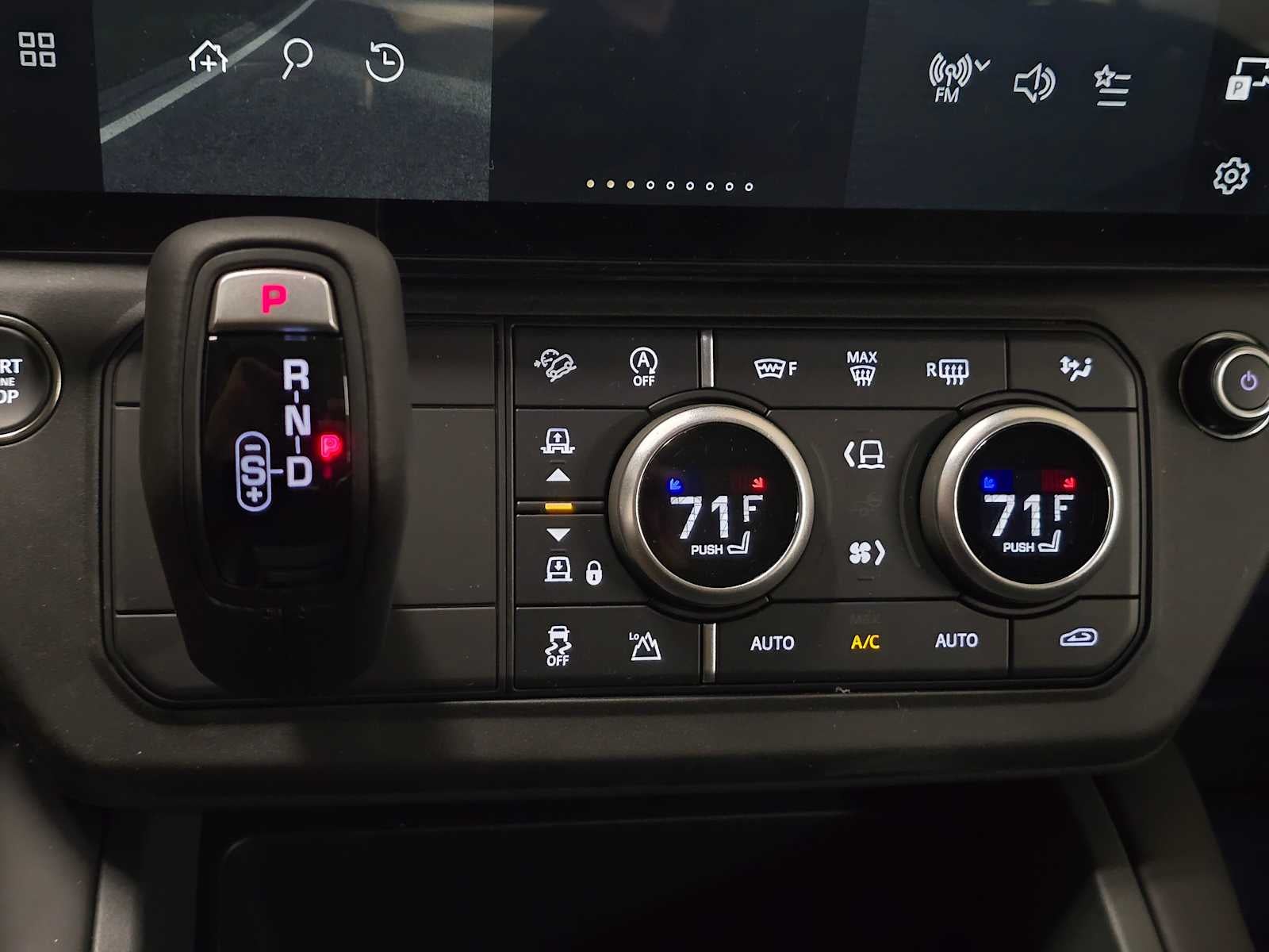 2026 Land Rover Defender X-Dynamic SE 130 P400
