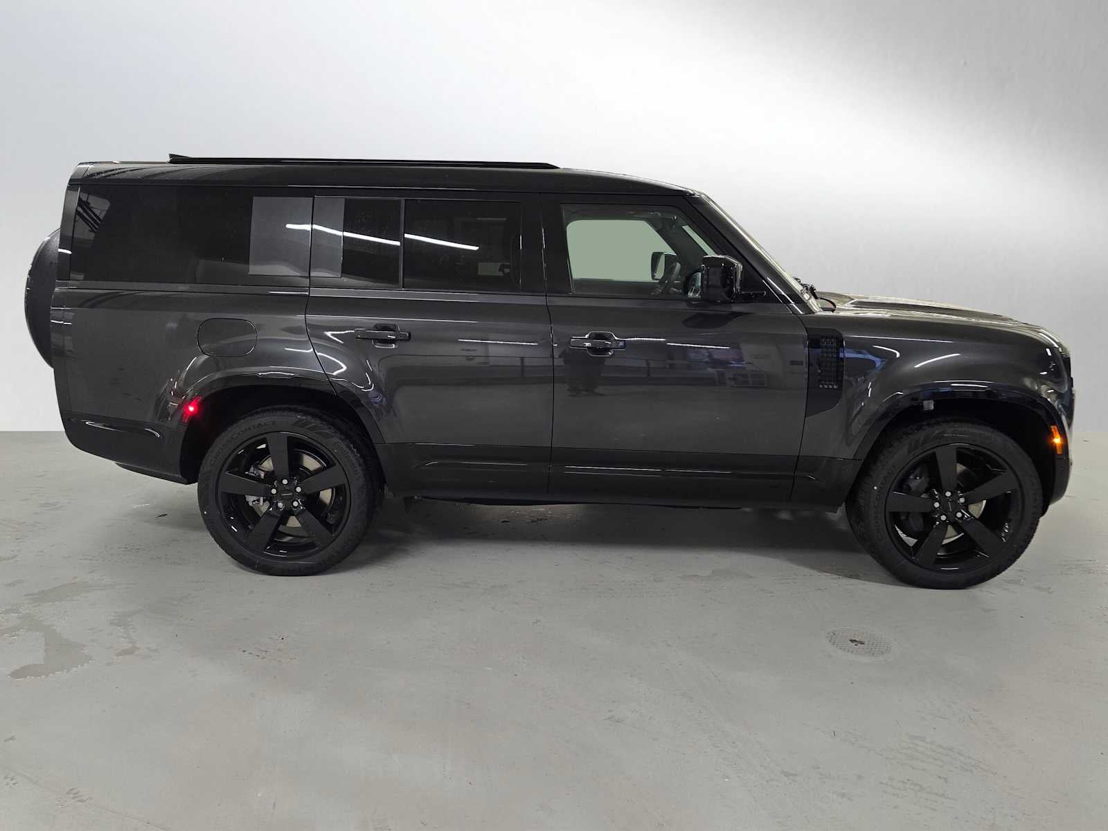 2026 Land Rover Defender X-Dynamic SE 130 P400