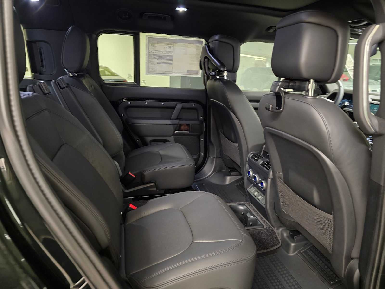 2026 Land Rover Defender X-Dynamic SE 130 P400