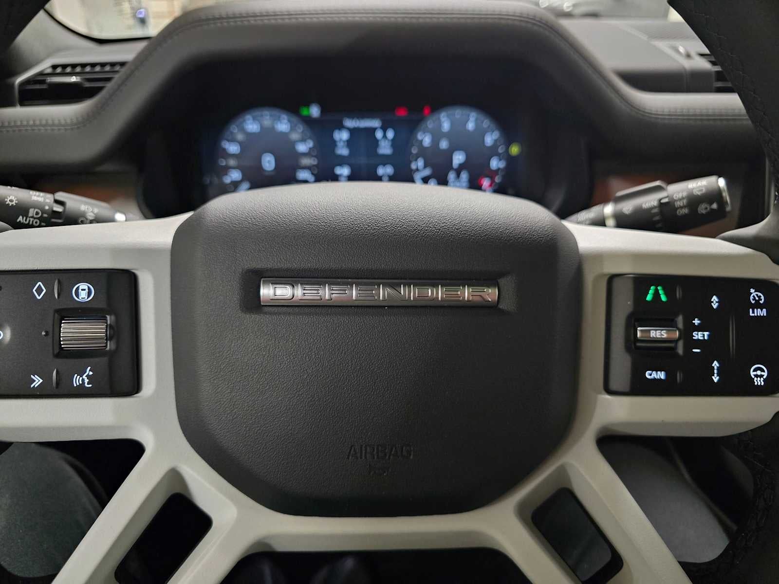 2026 Land Rover Defender X-Dynamic SE 130 P400