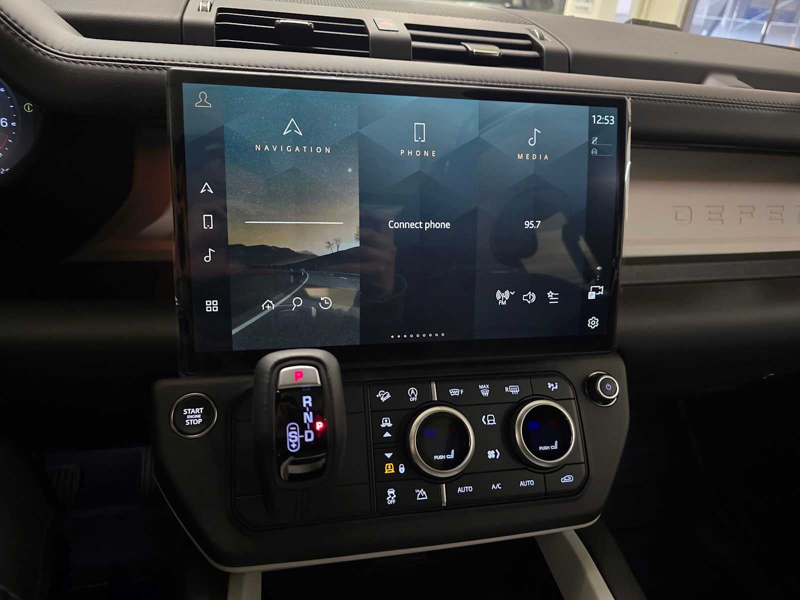 2026 Land Rover Defender X-Dynamic SE 130 P400