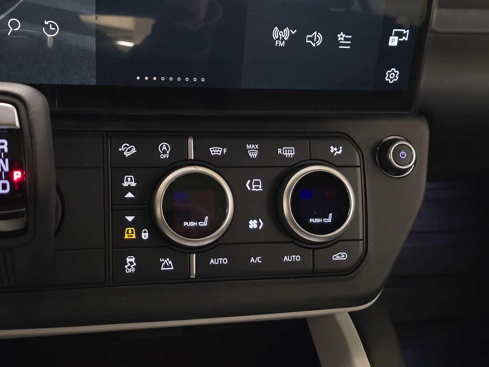 2026 Land Rover Defender X-Dynamic SE 130 P400