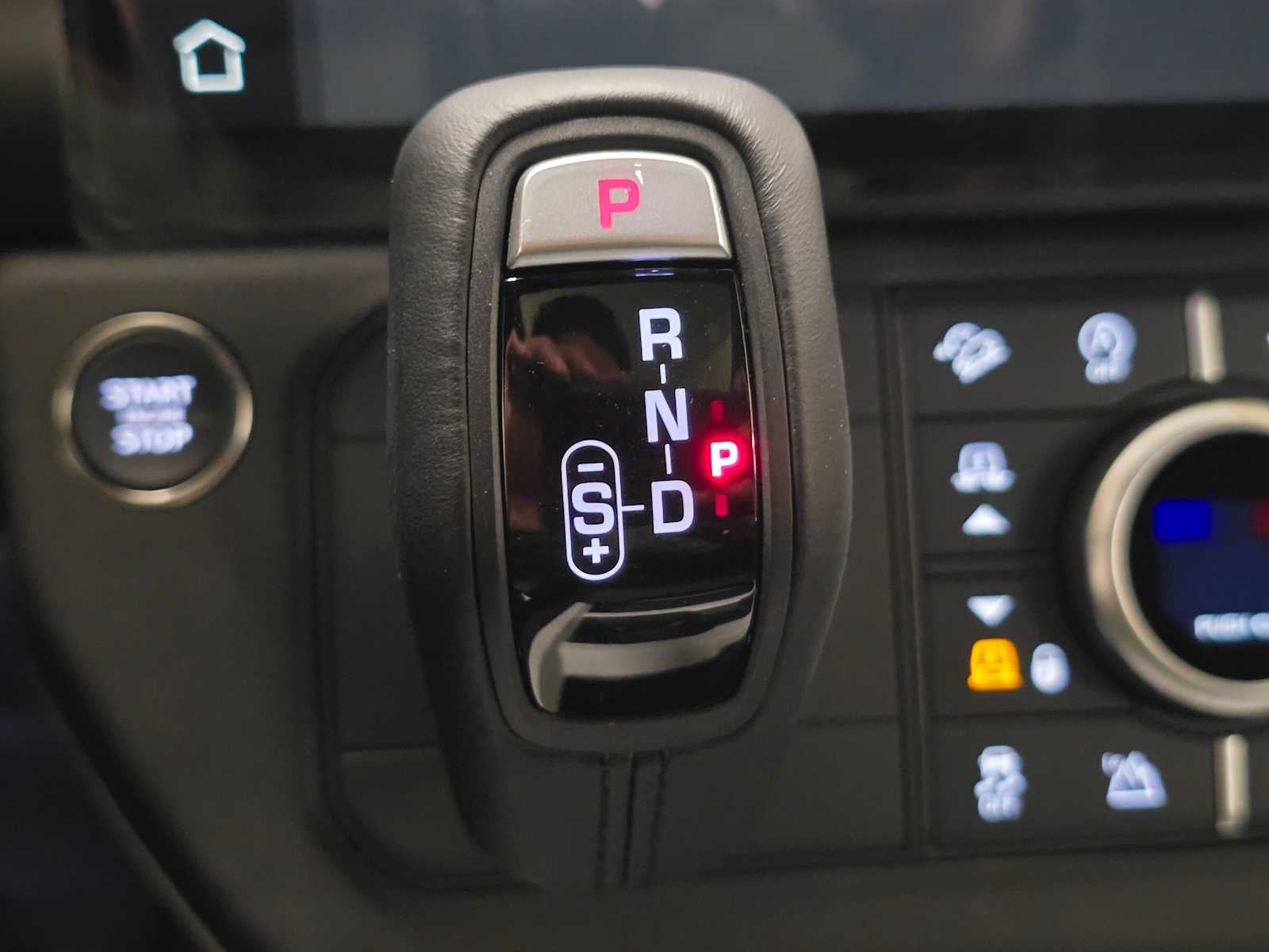 2026 Land Rover Defender X-Dynamic SE 130 P400