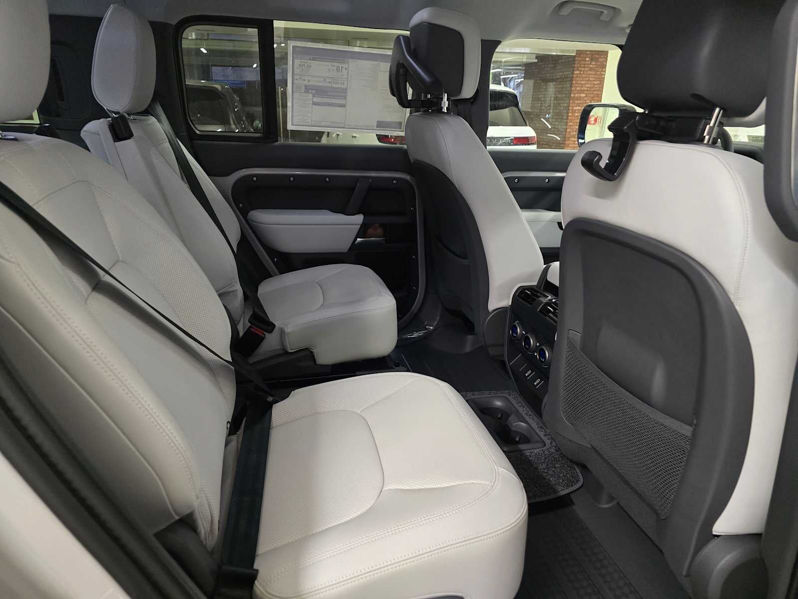 2026 Land Rover Defender X-Dynamic SE 130 P400