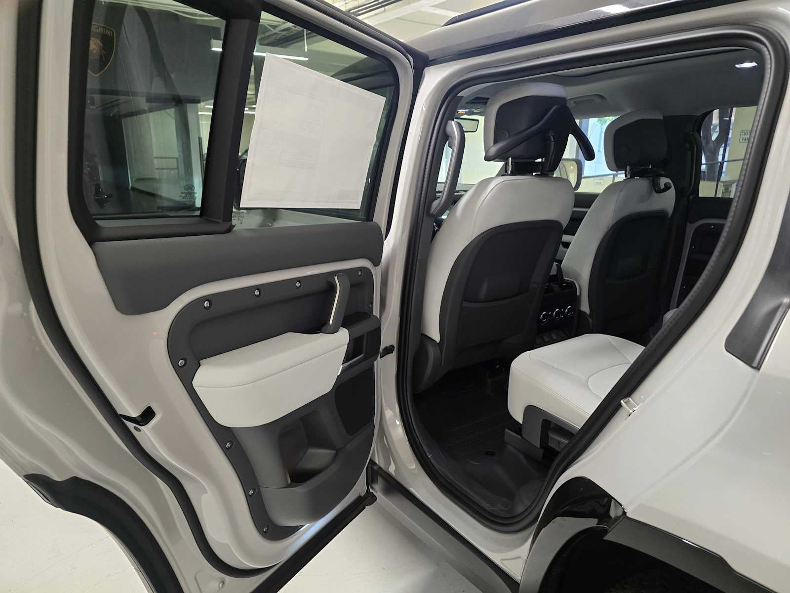 2026 Land Rover Defender X-Dynamic SE 130 P400
