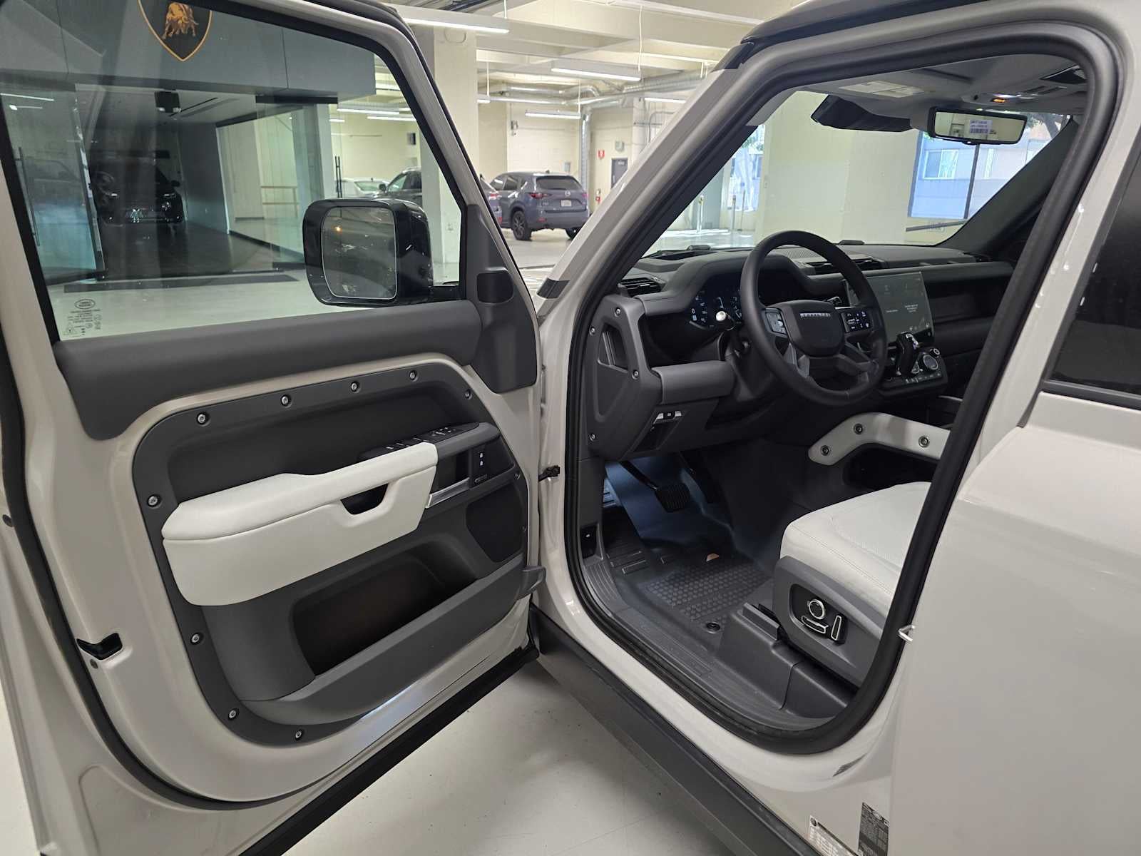 2026 Land Rover Defender X-Dynamic SE 130 P400