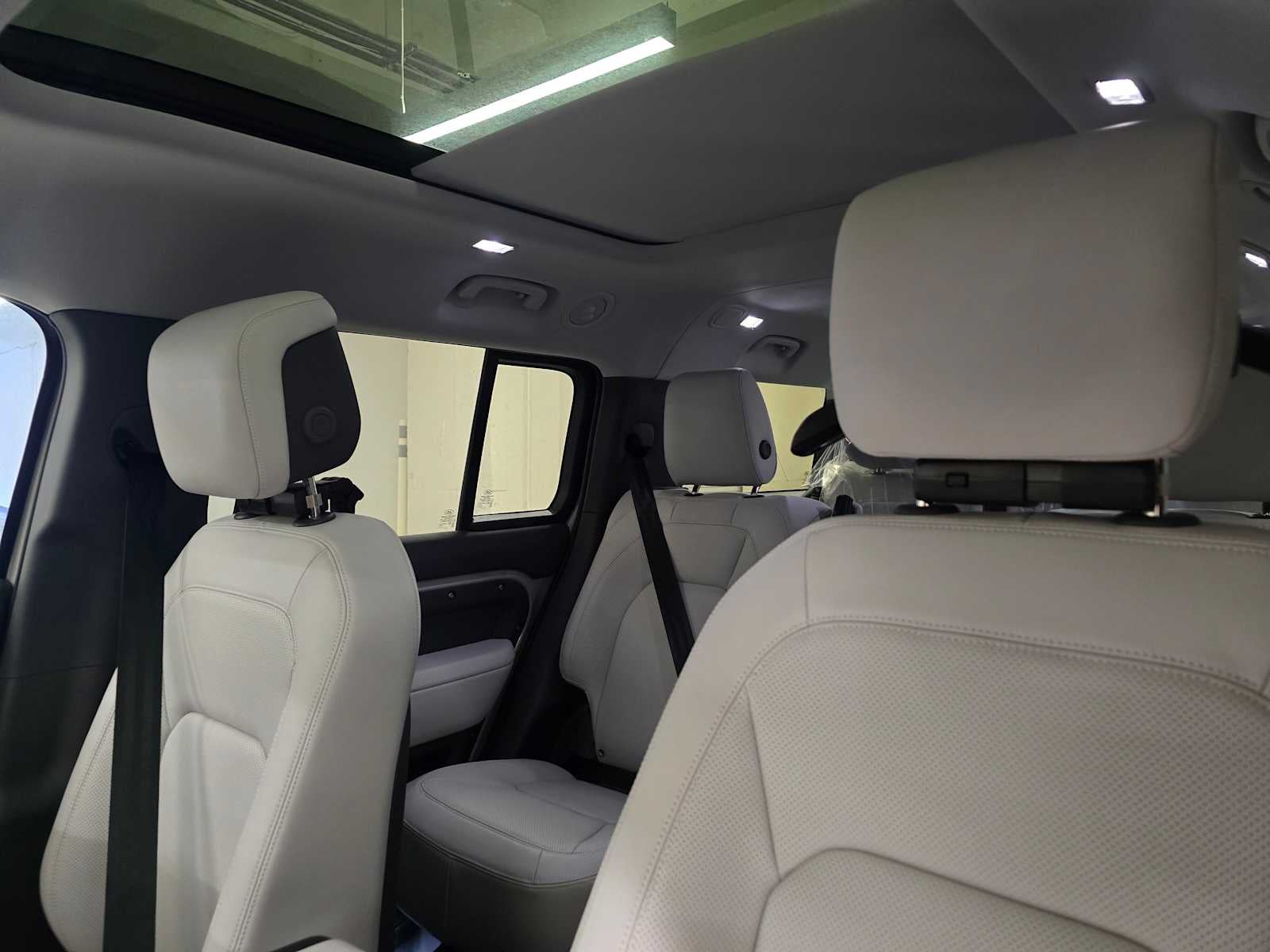 2026 Land Rover Defender X-Dynamic SE 130 P400