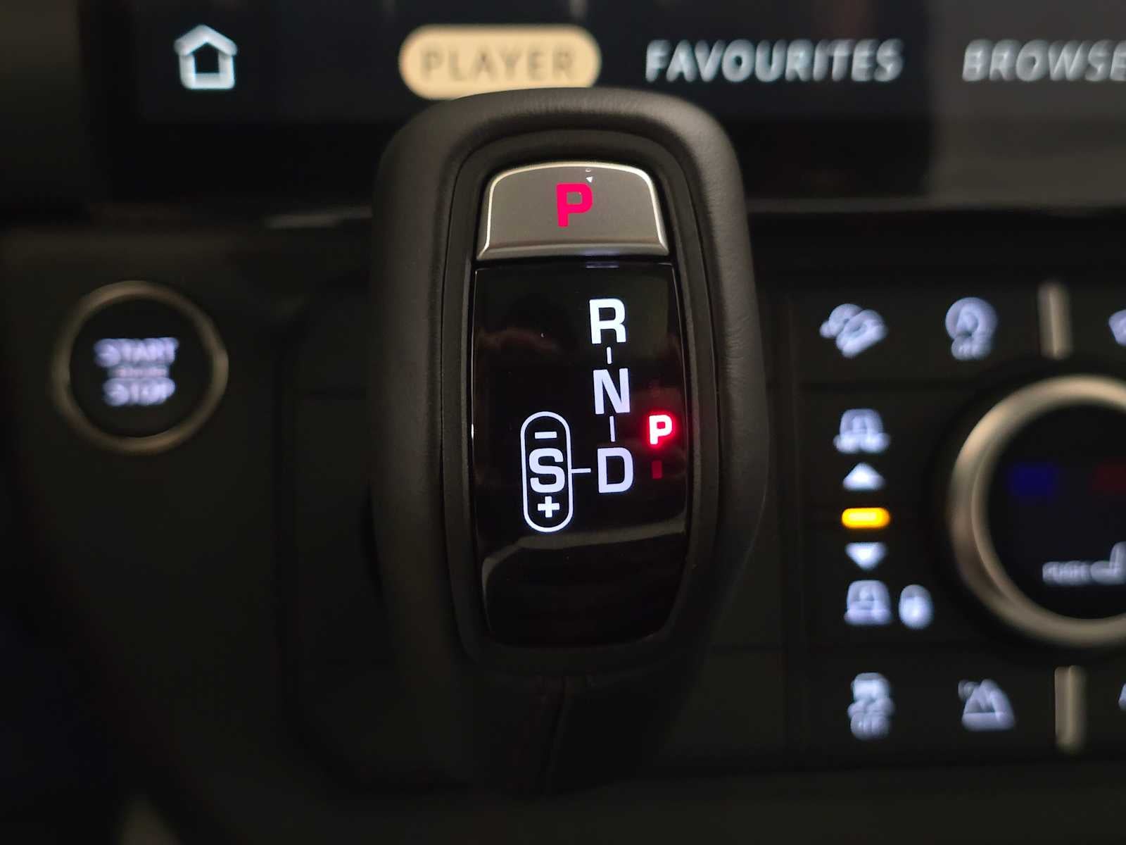 2026 Land Rover Defender X-Dynamic SE 130 P400