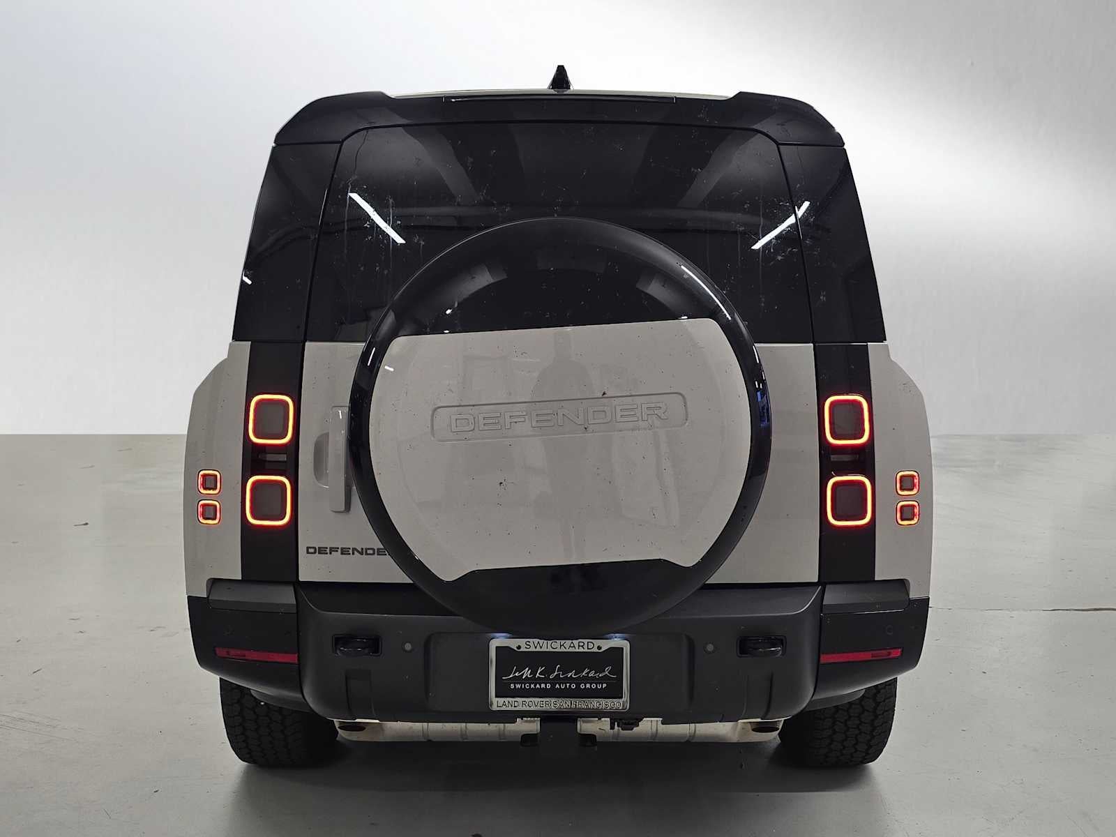 2026 Land Rover Defender X-Dynamic SE 130 P400