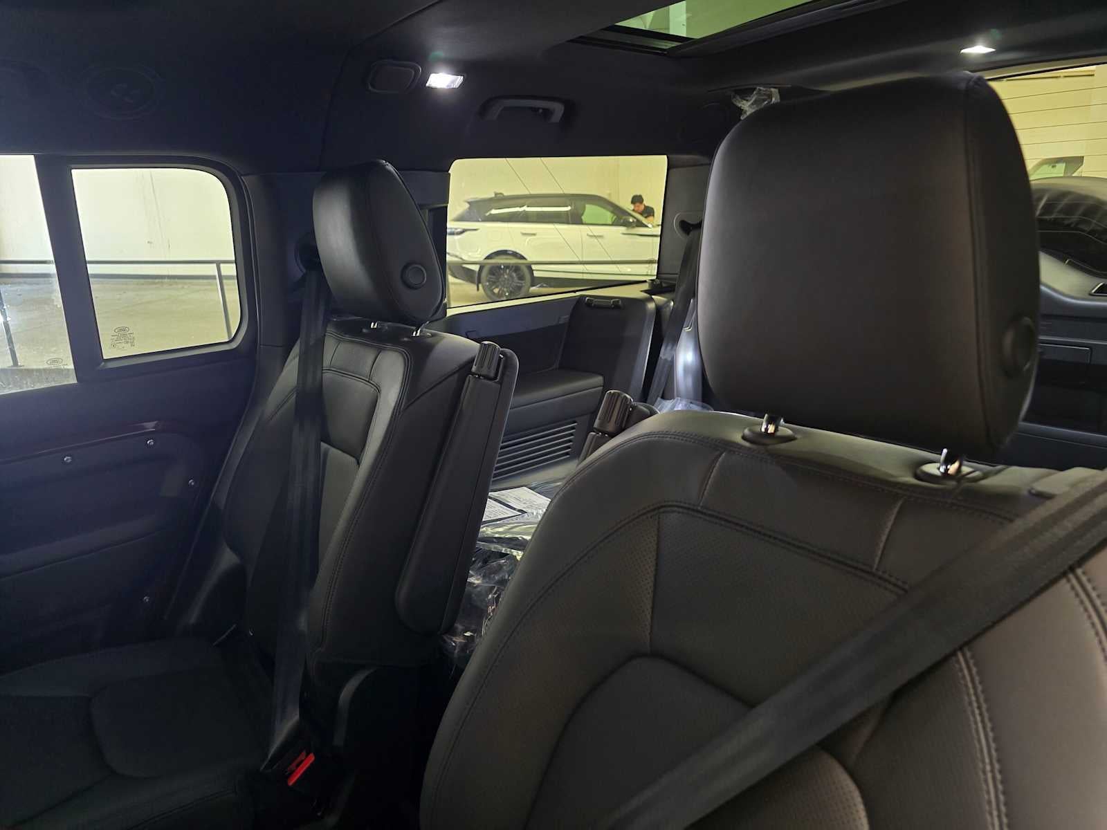 2026 Land Rover Defender X-Dynamic SE 130 P400